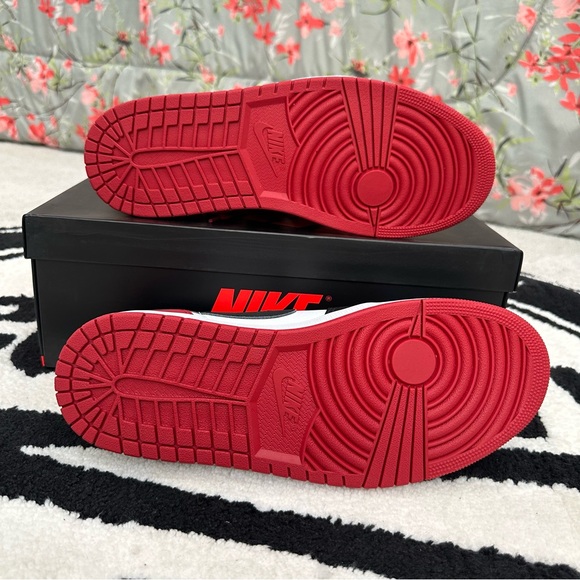 Nike Air Jordan 1 Low OG ‘Black Toe’ 🚨FINAL DROP🚨 - Picture 9 of 9